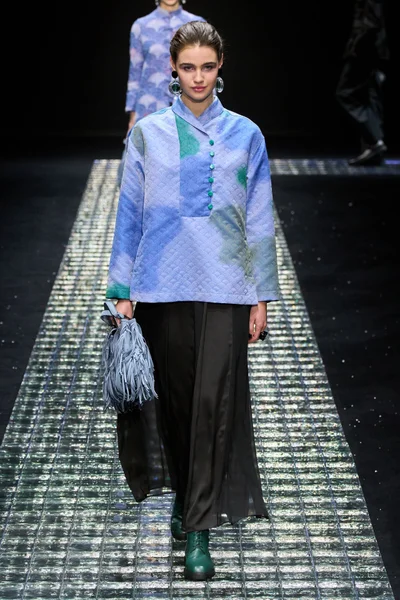 Look 48